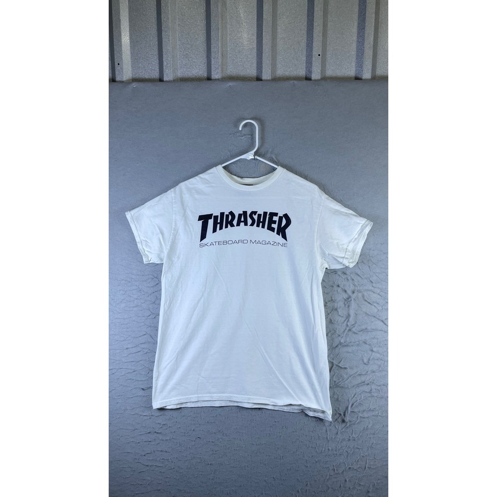 Thrasher T-Shirt Mens Size M White Excellent Skateboard Magazine Graphic Logo